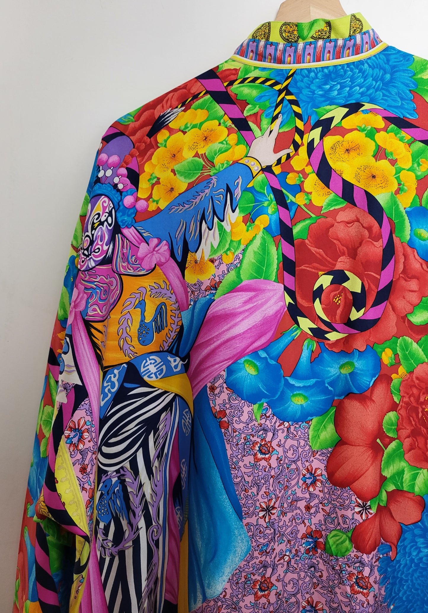 Original/Auth GIANNI VERSACE Atelier- Seidenhemd - Bunt floraler Musterung und Harlekins - Gr. 48