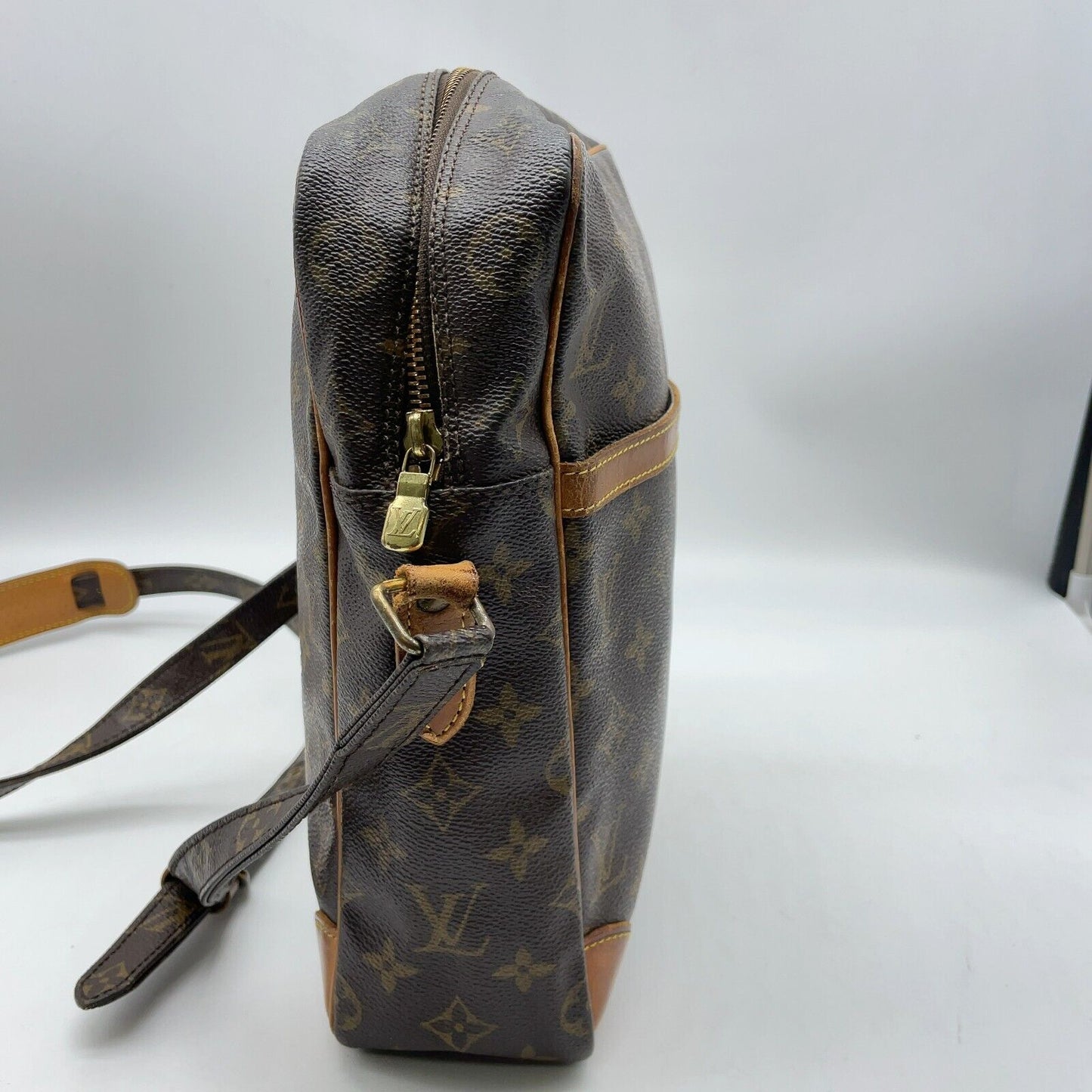 Original/Auth Louis Vuitton - Donau PM Umhängetasche - Klassisch - Monogramm