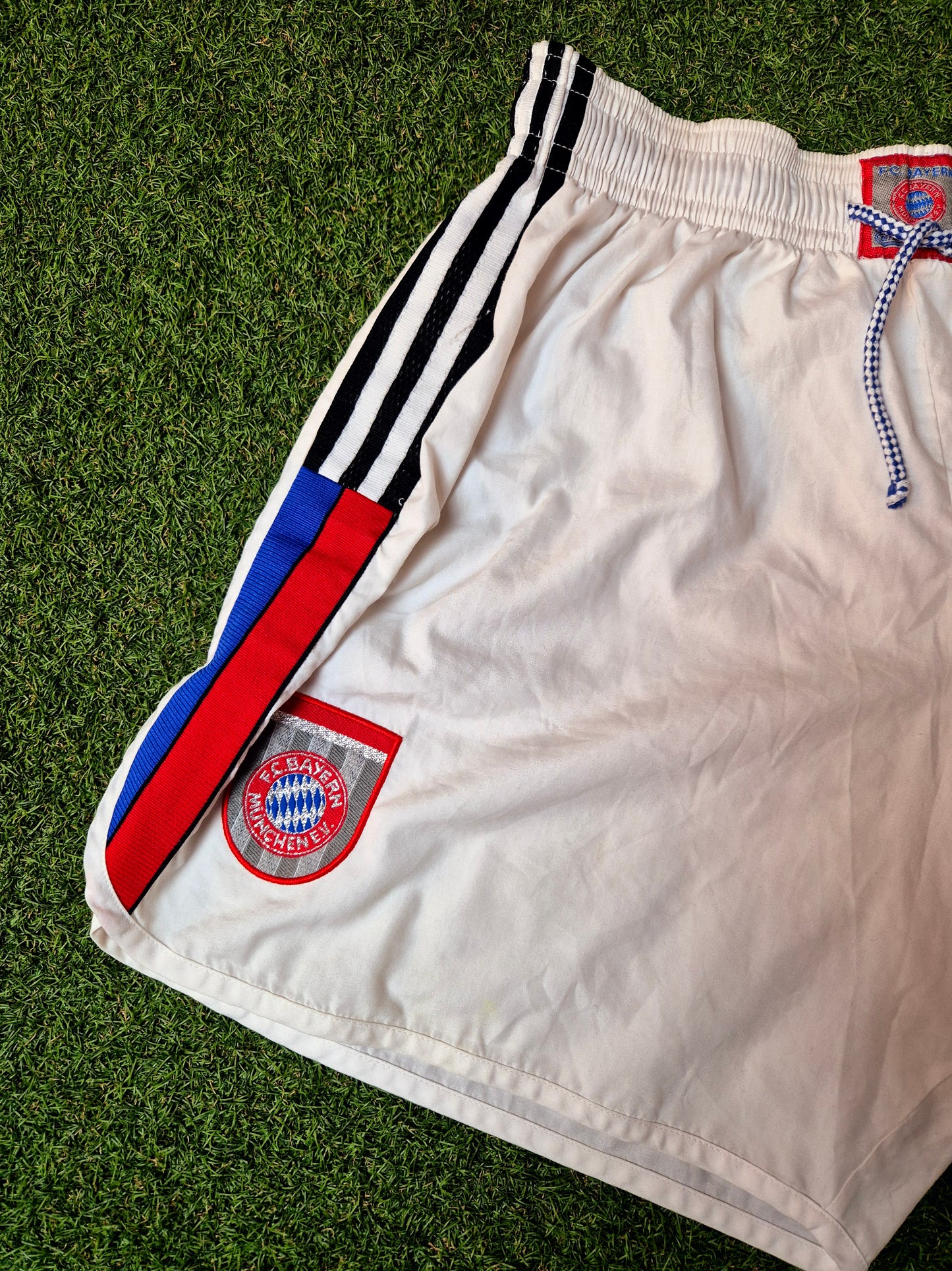FC Bayern - Vintage Adidas Shorts Training - 1996/1998 - D7 (L/XL)