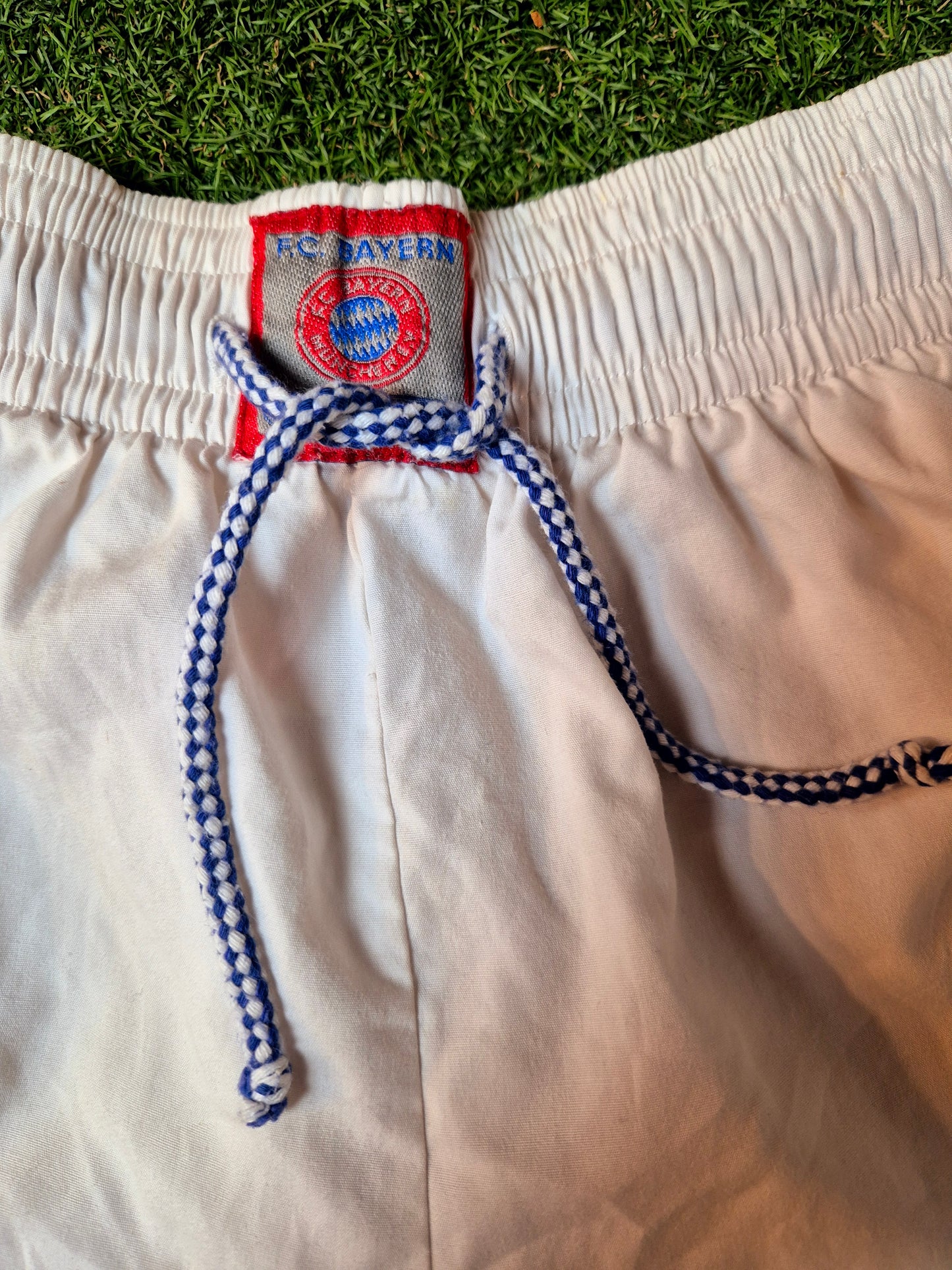 FC Bayern - Vintage Adidas Shorts Training - 1996/1998 - D7 (L/XL)