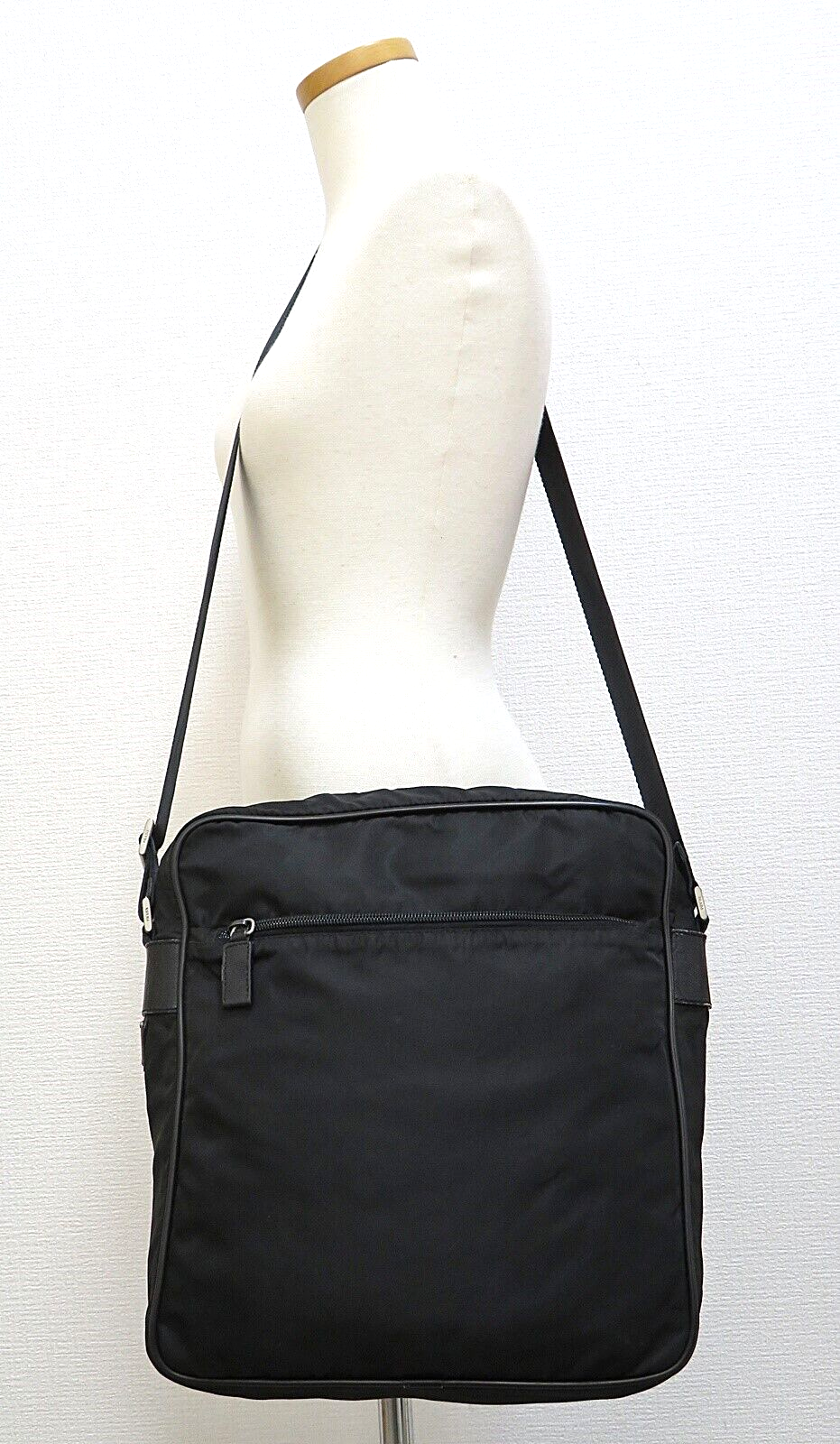 Original/Auth Prada - Messenger Crossbody Bag - Klassisch - Nylon - Schwarz