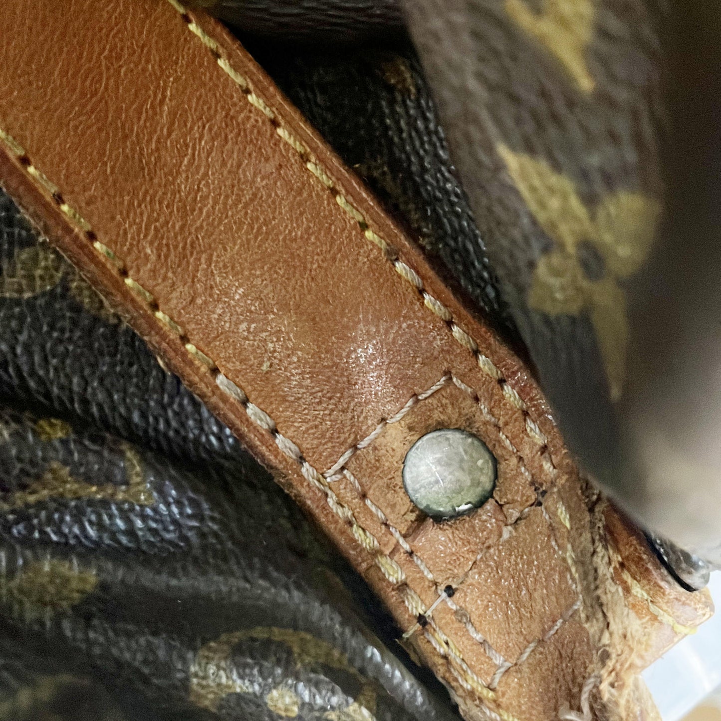 Original/Auth Louis Vuitton - Saumur 43 Schultertasche - Klassisch - Monogramm